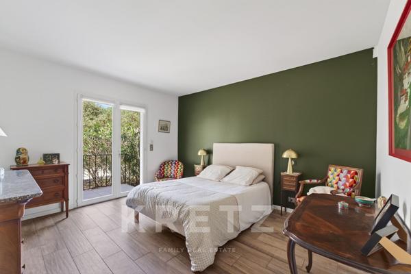 Nîmes secteur ouest, Villa d'architecte plain-pied 217 m², piscine chauffée, terrain paysager 3 000m