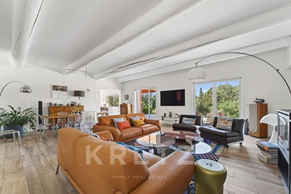 Nîmes secteur ouest, Villa d'architecte plain-pied 217 m², piscine chauffée, terrain paysager 3 000m
