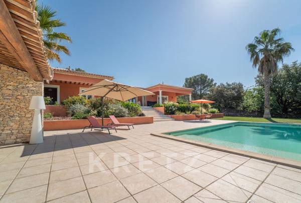 Nîmes secteur ouest, Villa d'architecte plain-pied 217 m², piscine chauffée, terrain paysager 3 000m