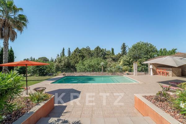 Nîmes secteur ouest, Villa d'architecte plain-pied 217 m², piscine chauffée, terrain paysager 3 000m