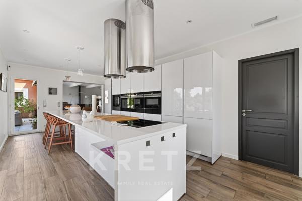 Nîmes secteur ouest, Villa d'architecte plain-pied 217 m², piscine chauffée, terrain paysager 3 000m