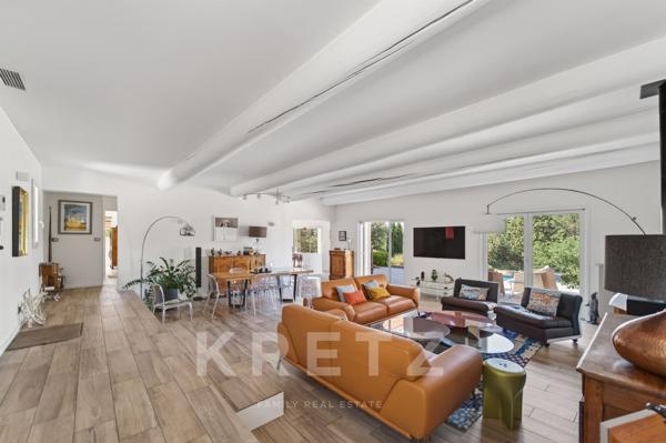 Nîmes secteur ouest, Villa d'architecte plain-pied 217 m², piscine chauffée, terrain paysager 3 000m