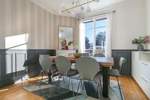 Versailles Montreuil Maison 7 pièces 167m² au sol sur parcelle de 300 m² environ avec garage €1 345 000 ** - Référence 27210