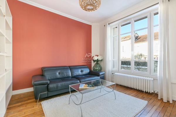 Versailles Montreuil Maison 7 pièces 167m² au sol sur parcelle de 300 m² environ avec garage €1 345 000 ** - Référence 27210