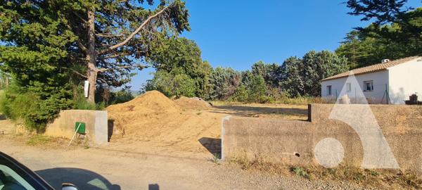 Terrain 853 m2