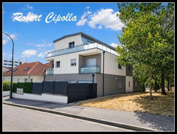 Attique T2 Metz _51,5m²_très grande terrasse de 41m² parking inclus + garage + cuisine équipée
