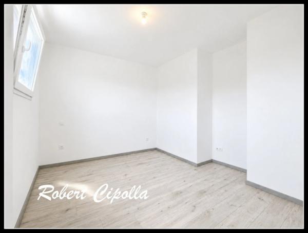 Attique T2 Metz _51,5m²_très grande terrasse de 41m² parking inclus + garage + cuisine équipée