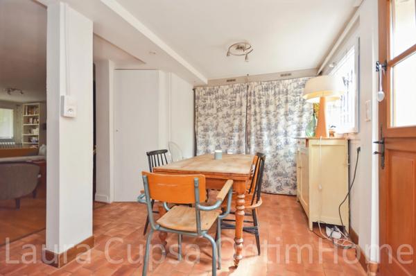 BOURG-LA-REINE - MAISON 5 PIECES - 93,39 m² CARREZ - 97 m² UTILES - 3 CHAMBRES - JARDIN 36 M² ENVIRON - BOX A 2 MIN