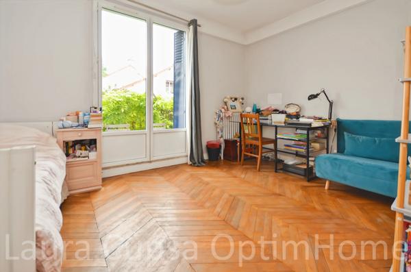 BOURG-LA-REINE - MAISON 5 PIECES - 93,39 m² CARREZ - 97 m² UTILES - 3 CHAMBRES - JARDIN 36 M² ENVIRON - BOX A 2 MIN