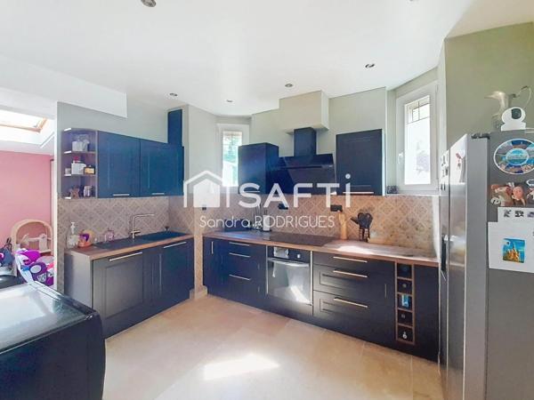 Maison Individuelle 8 piéces de Style "Art Déco"  au centre de Tergnier, vivable de plain pied.