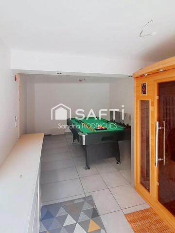 Maison Individuelle 8 piéces de Style "Art Déco"  au centre de Tergnier, vivable de plain pied.