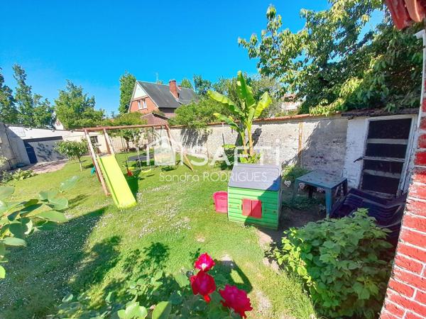 Maison Individuelle 8 piéces de Style "Art Déco"  au centre de Tergnier, vivable de plain pied.