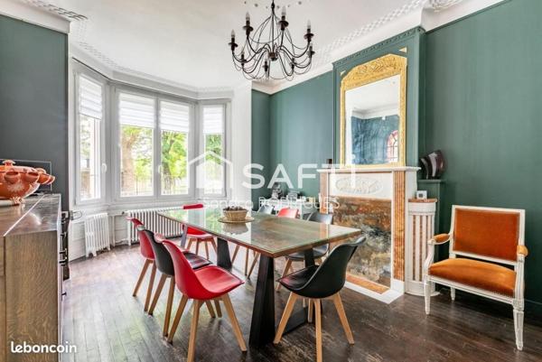 Maison Individuelle 8 piéces de Style "Art Déco"  au centre de Tergnier, vivable de plain pied.