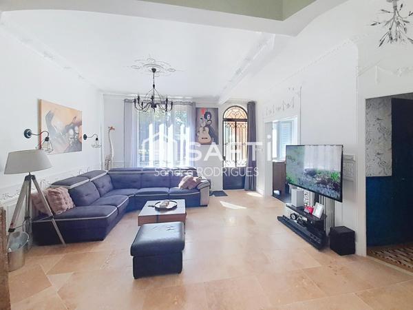 Maison Individuelle 8 piéces de Style "Art Déco"  au centre de Tergnier, vivable de plain pied.