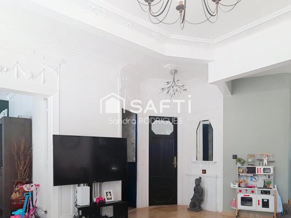 Maison Individuelle 8 piéces de Style "Art Déco"  au centre de Tergnier, vivable de plain pied.