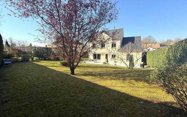 Maison à vendre    7 pièces • 193 m2 Villecresnes