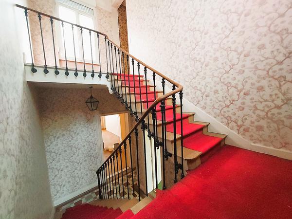 Maison 10 pièces 303 m2