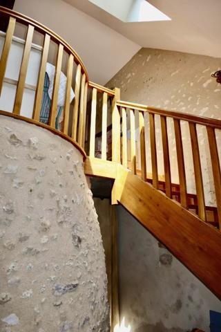 Vente                                                      Maison
                        
                     5 pièces                      140 m2                     à Le Grand-Lucé