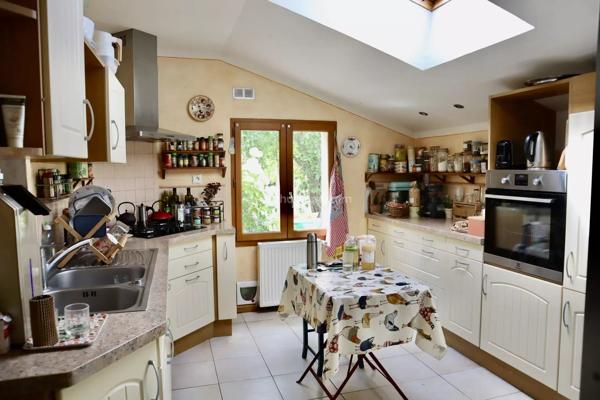 Vente                                                      Maison
                        
                     5 pièces                      140 m2                     à Le Grand-Lucé