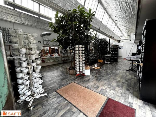 Idéal investisseur : vaste ensemble commercial rénové, déjà adapté à plusieurs usages, centre de Ranrupt