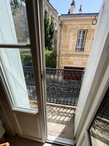 Studio 21 M2 centre ville quartier Palais Galien