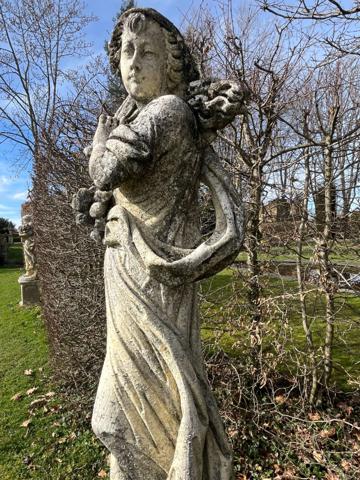 ELEGANT CHATEAU XVIIIs, sans travaux, sur 1 hectare clos de murs, jardin paysagé, chapelle, orangerie, dépendances, pour famille, evenementiel  près de Pau, Lourdes, Marciac, Tarbes ...