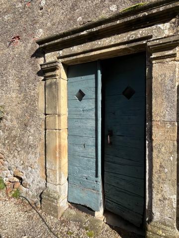 ELEGANT CHATEAU XVIIIs, sans travaux, sur 1 hectare clos de murs, jardin paysagé, chapelle, orangerie, dépendances, pour famille, evenementiel  près de Pau, Lourdes, Marciac, Tarbes ...
