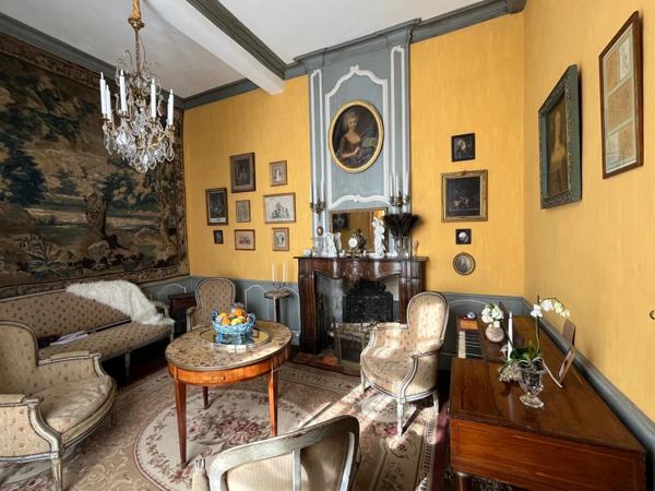 ELEGANT CHATEAU XVIIIs, sans travaux, sur 1 hectare clos de murs, jardin paysagé, chapelle, orangerie, dépendances, pour famille, evenementiel  près de Pau, Lourdes, Marciac, Tarbes ...