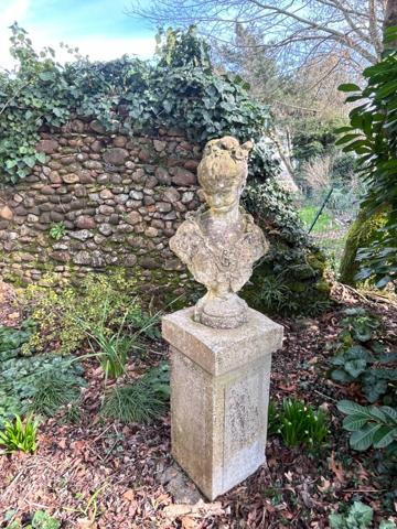 ELEGANT CHATEAU XVIIIs, sans travaux, sur 1 hectare clos de murs, jardin paysagé, chapelle, orangerie, dépendances, pour famille, evenementiel  près de Pau, Lourdes, Marciac, Tarbes ...