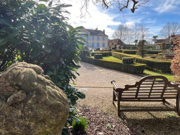 ELEGANT CHATEAU XVIIIs, sans travaux, sur 1 hectare clos de murs, jardin paysagé, chapelle, orangerie, dépendances, pour famille, evenementiel  près de Pau, Lourdes, Marciac, Tarbes ...