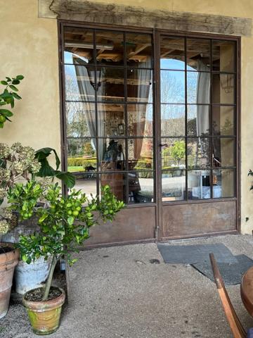 ELEGANT CHATEAU XVIIIs, sans travaux, sur 1 hectare clos de murs, jardin paysagé, chapelle, orangerie, dépendances, pour famille, evenementiel  près de Pau, Lourdes, Marciac, Tarbes ...