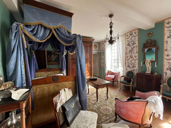 ELEGANT CHATEAU XVIIIs, sans travaux, sur 1 hectare clos de murs, jardin paysagé, chapelle, orangerie, dépendances, pour famille, evenementiel  près de Pau, Lourdes, Marciac, Tarbes ...