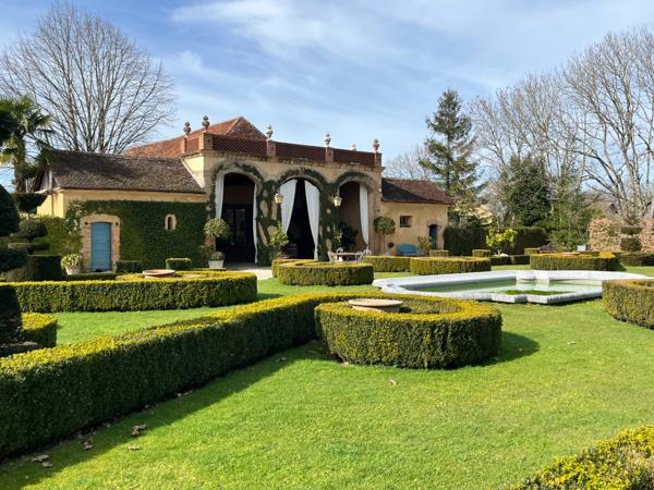 ELEGANT CHATEAU XVIIIs, sans travaux, sur 1 hectare clos de murs, jardin paysagé, chapelle, orangerie, dépendances, pour famille, evenementiel  près de Pau, Lourdes, Marciac, Tarbes ...