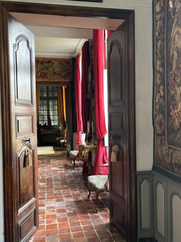 ELEGANT CHATEAU XVIIIs, sans travaux, sur 1 hectare clos de murs, jardin paysagé, chapelle, orangerie, dépendances, pour famille, evenementiel  près de Pau, Lourdes, Marciac, Tarbes ...