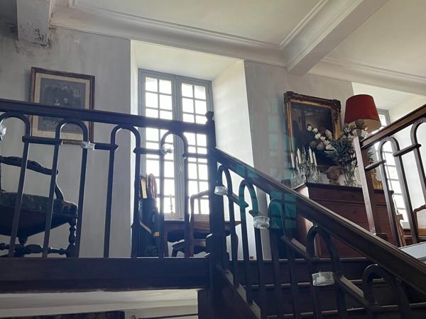 ELEGANT CHATEAU XVIIIs, sans travaux, sur 1 hectare clos de murs, jardin paysagé, chapelle, orangerie, dépendances, pour famille, evenementiel  près de Pau, Lourdes, Marciac, Tarbes ...