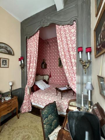ELEGANT CHATEAU XVIIIs, sans travaux, sur 1 hectare clos de murs, jardin paysagé, chapelle, orangerie, dépendances, pour famille, evenementiel  près de Pau, Lourdes, Marciac, Tarbes ...