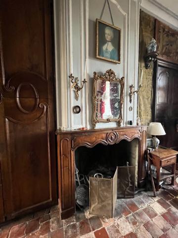 ELEGANT CHATEAU XVIIIs, sans travaux, sur 1 hectare clos de murs, jardin paysagé, chapelle, orangerie, dépendances, pour famille, evenementiel  près de Pau, Lourdes, Marciac, Tarbes ...