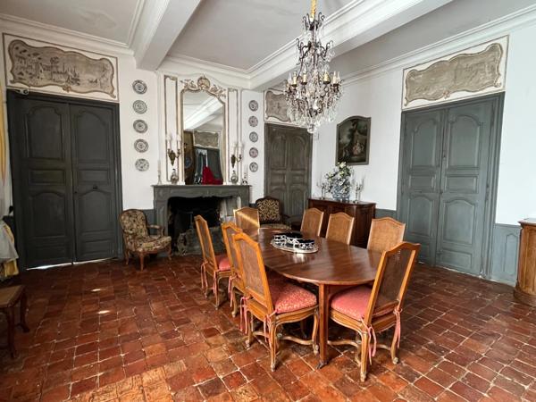 ELEGANT CHATEAU XVIIIs, sans travaux, sur 1 hectare clos de murs, jardin paysagé, chapelle, orangerie, dépendances, pour famille, evenementiel  près de Pau, Lourdes, Marciac, Tarbes ...