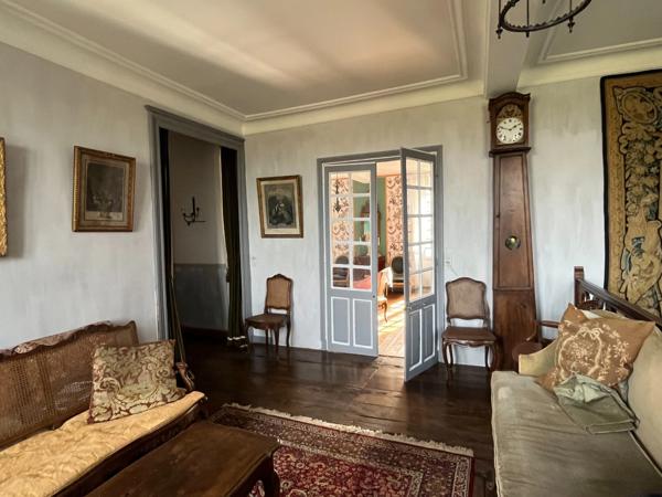 ELEGANT CHATEAU XVIIIs, sans travaux, sur 1 hectare clos de murs, jardin paysagé, chapelle, orangerie, dépendances, pour famille, evenementiel  près de Pau, Lourdes, Marciac, Tarbes ...
