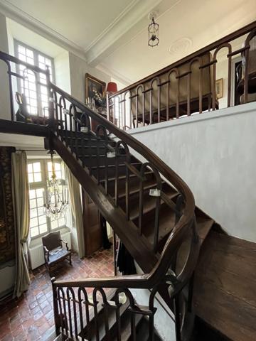 ELEGANT CHATEAU XVIIIs, sans travaux, sur 1 hectare clos de murs, jardin paysagé, chapelle, orangerie, dépendances, pour famille, evenementiel  près de Pau, Lourdes, Marciac, Tarbes ...