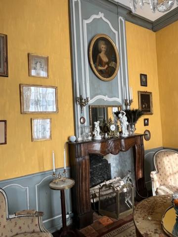 ELEGANT CHATEAU XVIIIs, sans travaux, sur 1 hectare clos de murs, jardin paysagé, chapelle, orangerie, dépendances, pour famille, evenementiel  près de Pau, Lourdes, Marciac, Tarbes ...