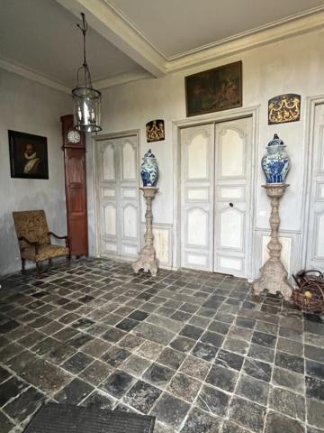 ELEGANT CHATEAU XVIIIs, sans travaux, sur 1 hectare clos de murs, jardin paysagé, chapelle, orangerie, dépendances, pour famille, evenementiel  près de Pau, Lourdes, Marciac, Tarbes ...