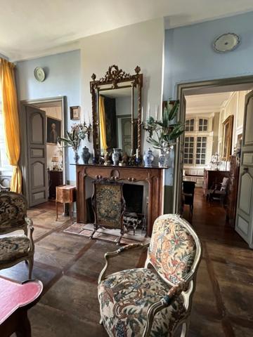 ELEGANT CHATEAU XVIIIs, sans travaux, sur 1 hectare clos de murs, jardin paysagé, chapelle, orangerie, dépendances, pour famille, evenementiel  près de Pau, Lourdes, Marciac, Tarbes ...