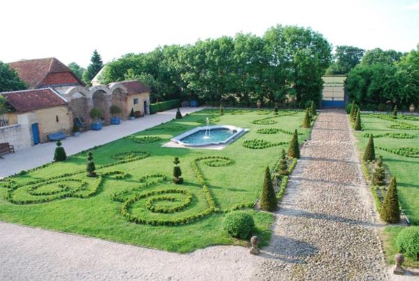 ELEGANT CHATEAU XVIIIs, sans travaux, sur 1 hectare clos de murs, jardin paysagé, chapelle, orangerie, dépendances, pour famille, evenementiel  près de Pau, Lourdes, Marciac, Tarbes ...