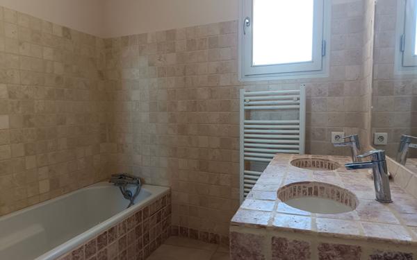 Maison à vendre    8 pièces •  Bezouce