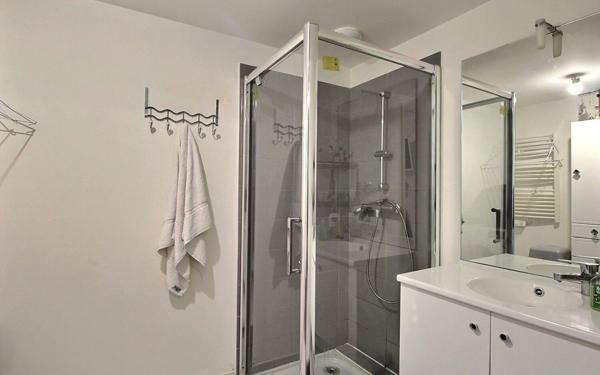 Appartement à vendre    2 pièces • 38 m2 Marseille 10