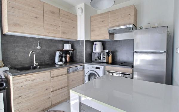 Appartement à vendre    2 pièces • 38 m2 Marseille 10