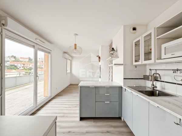 À Vendre Appartement T2 41m2 + terrasse de 43m2 + place de parking en sous sol dans le 14eme