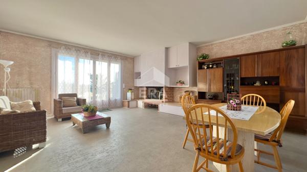 MAISON 140 M²  JUVISY-SUR-ORGE, VOLUMES ET JARDIN