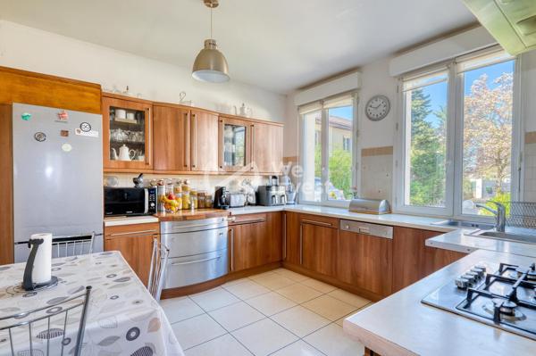 À vendre : Maison spacieuse avec potentiel d’investissement à Bron